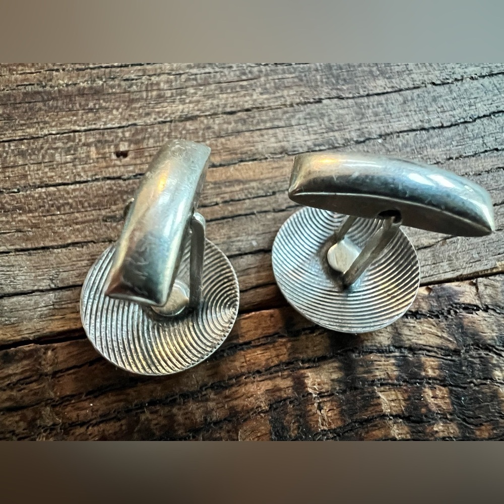 Silver Shell Cufflinks - Picture 2 of 4